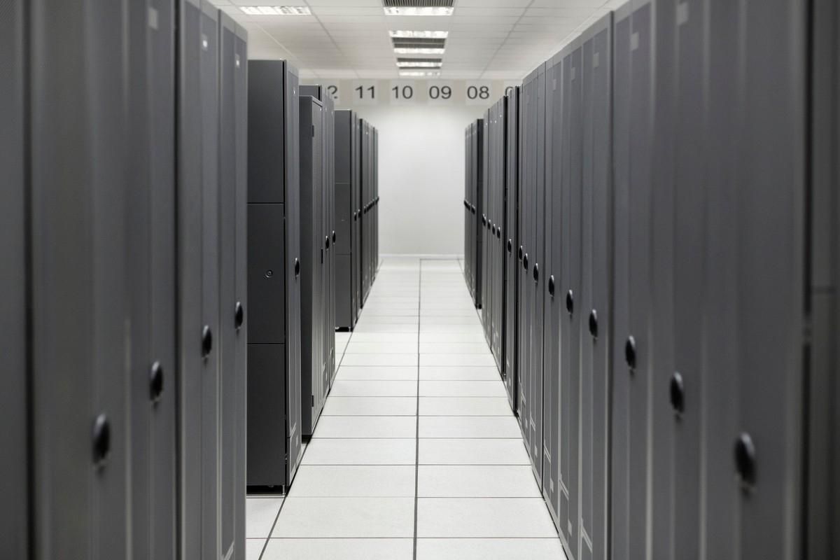 Hewlett Packard Enterprise MR932i-p x32 Lanes PCIe Gen5 SPDM Plug-in Storage Controller