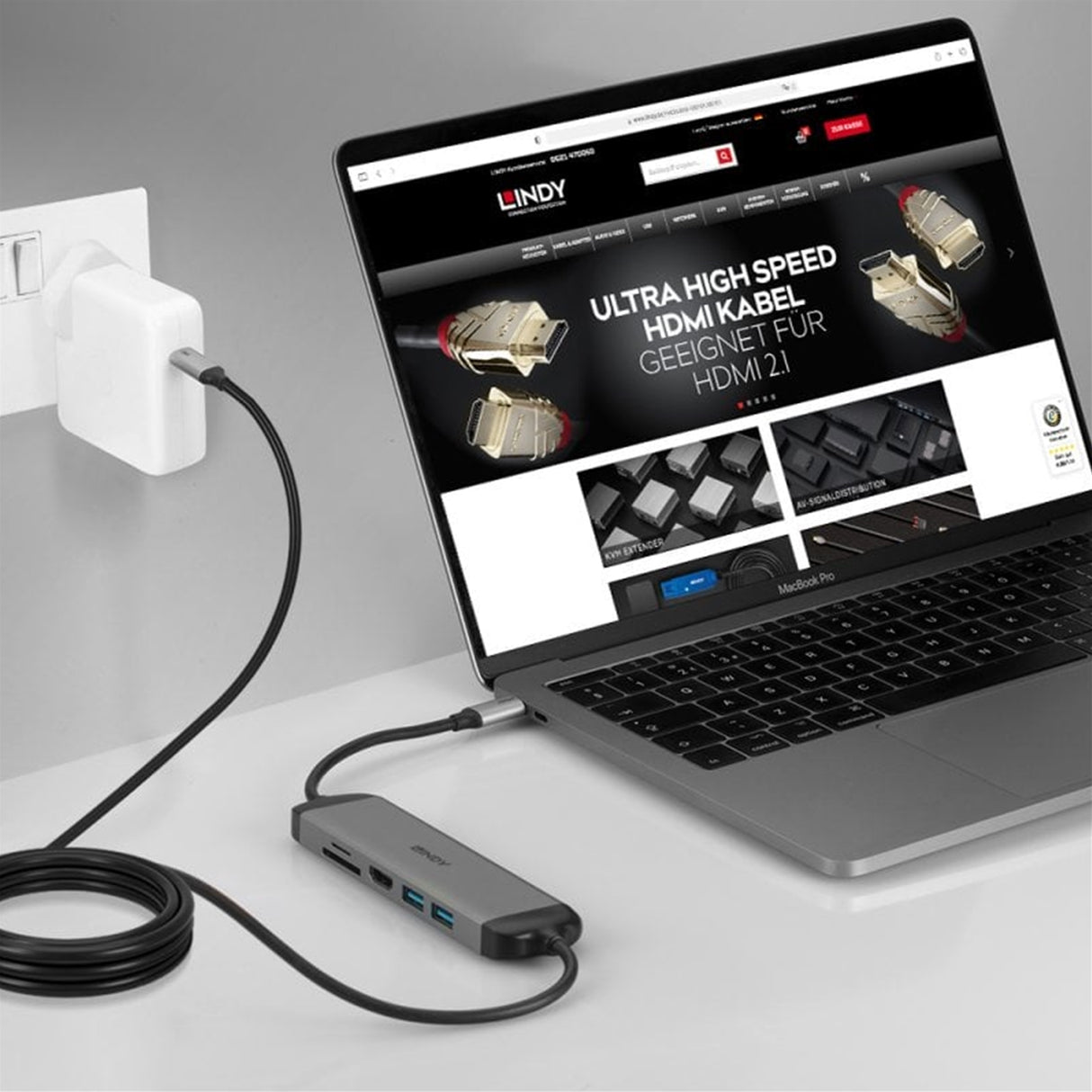 Lindy DST-Micro 140 Laptop Docking Station with USB-C, 1x 4K HDMI and Pass-Through Charging